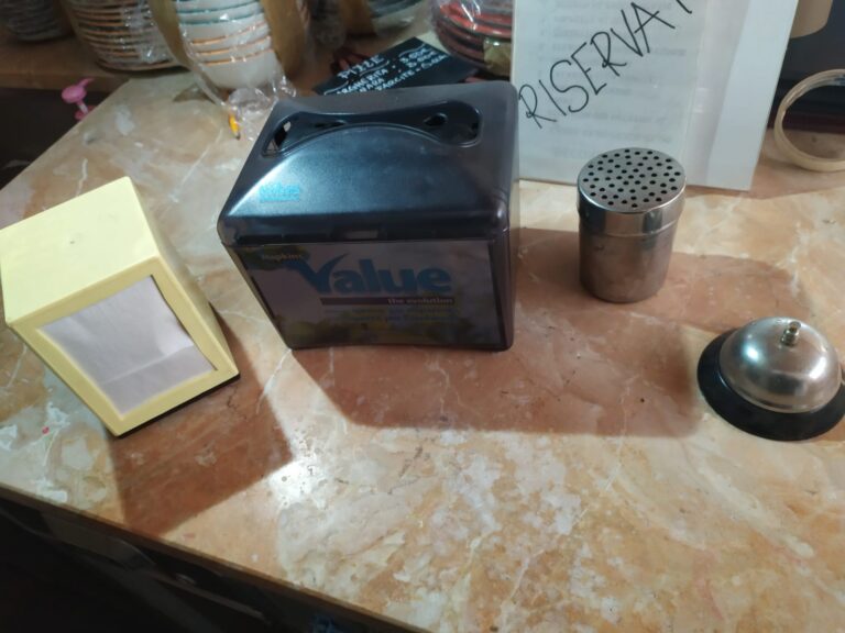 ATTREZZATURA ALBERGHIERA