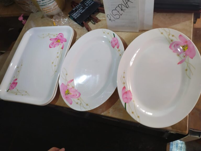 VASSOIO BIANCO PLASTICA 2